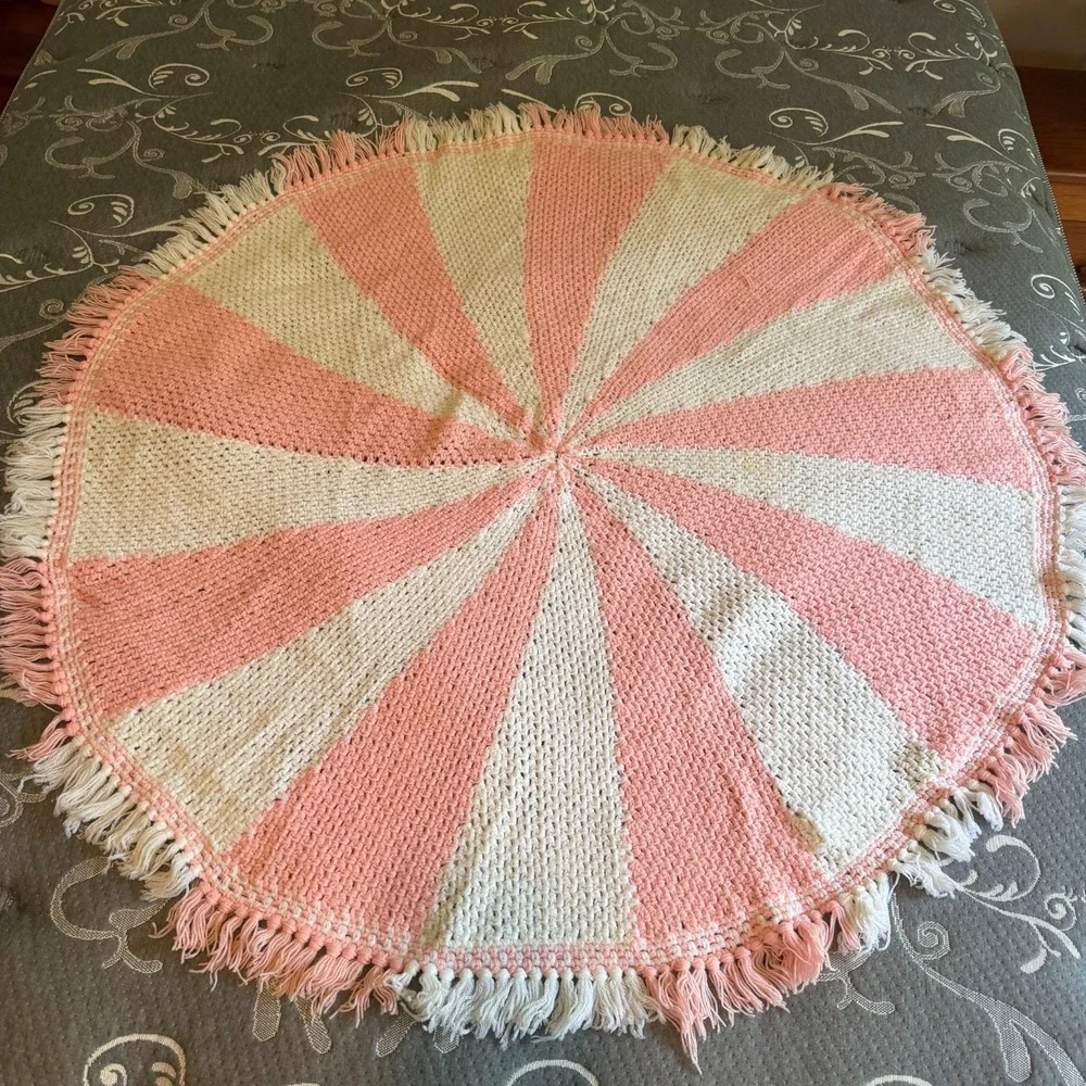 Vtg‎ Handmade Crochet Soft Pink White Circular Pinwheel Fringe Afghan Throw 48